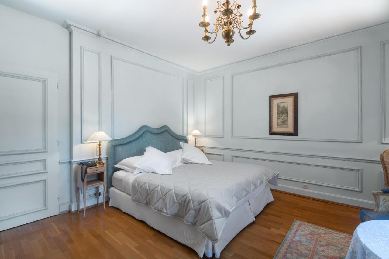 Le Manoir Au Hotel