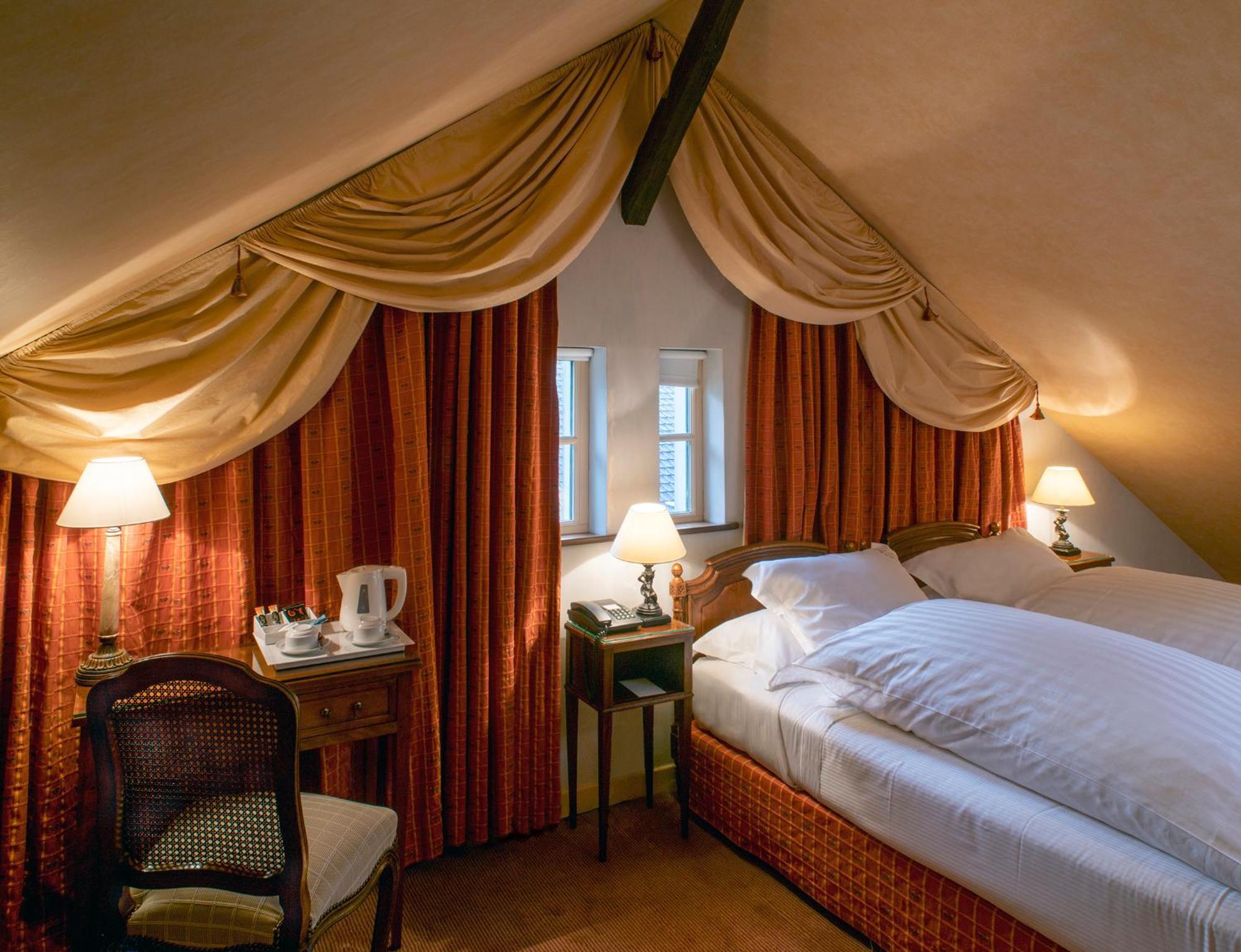 Le Manoir Au Hotel 4*
