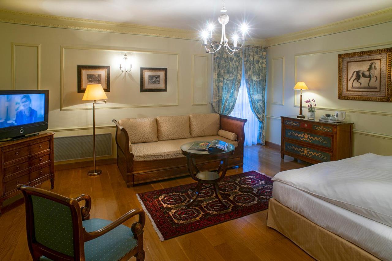 Le Manoir Au Hotel